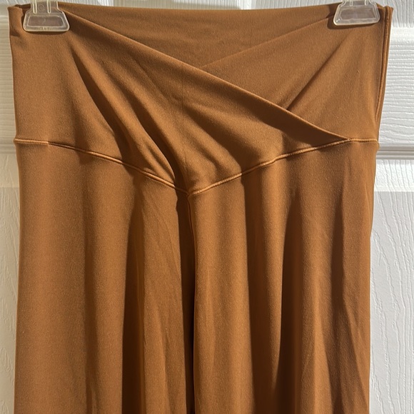 Aerie Offline Crossover Flare Leggings in Brown Size Large - Picture 2 of 4